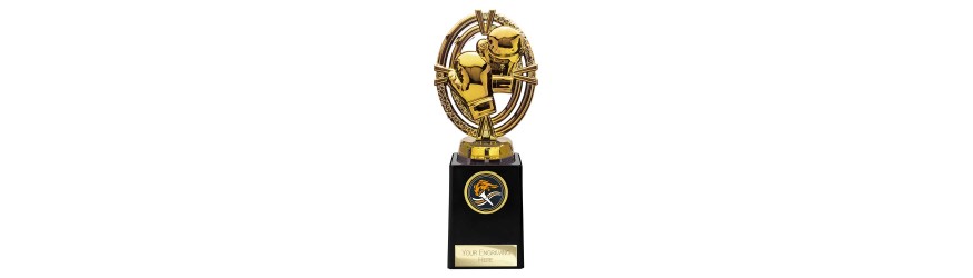 MAVERICK LEGEND RESIN TROPHY - 5 SIZES - 12.5CM - 20CM MAVERICK LEGEND RESIN TROPHY - 5 SIZES - 12.5CM - 20CM